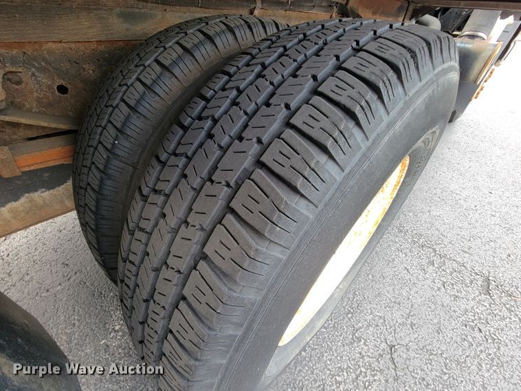 image for item KD9495 1998 Isuzu NPR  box truck