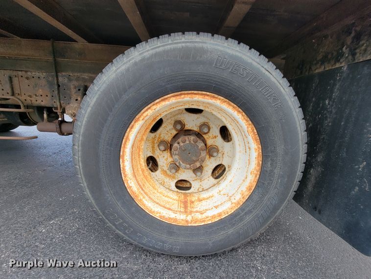 image for item KD9495 1998 Isuzu NPR  box truck