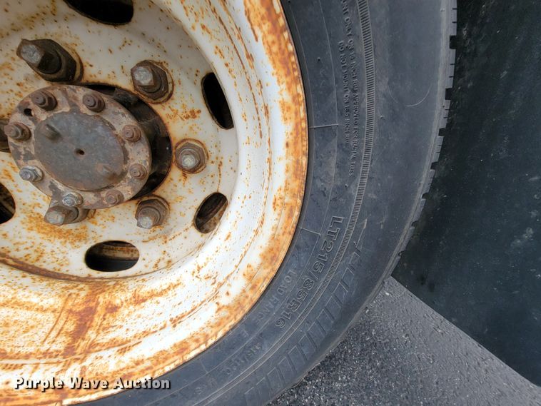 image for item KD9495 1998 Isuzu NPR  box truck