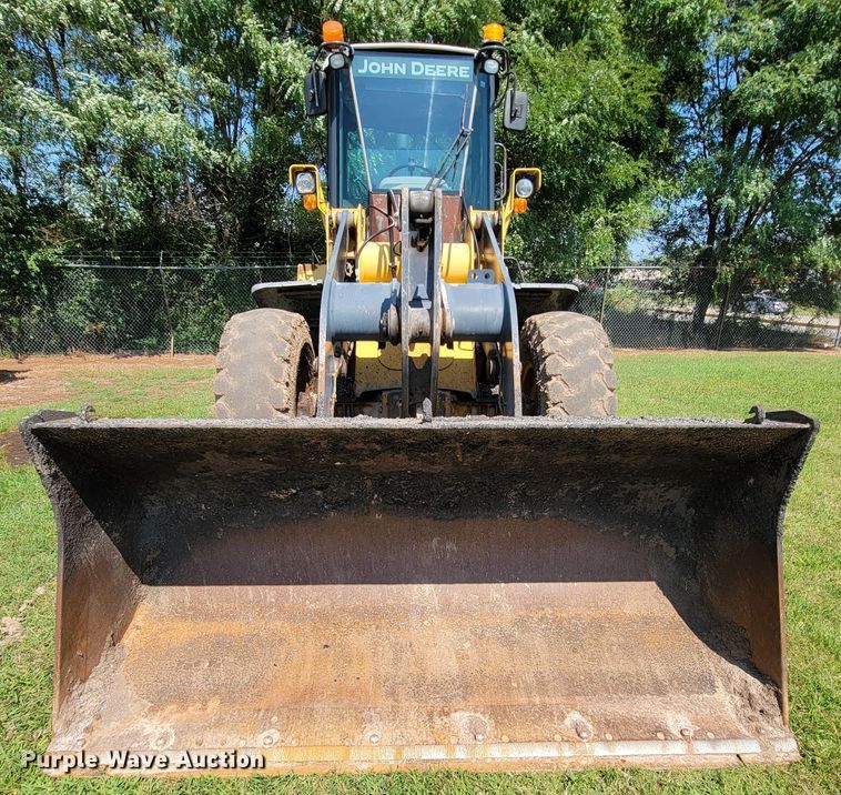 image for item KD9522 2004 John Deere 444J  wheel loader