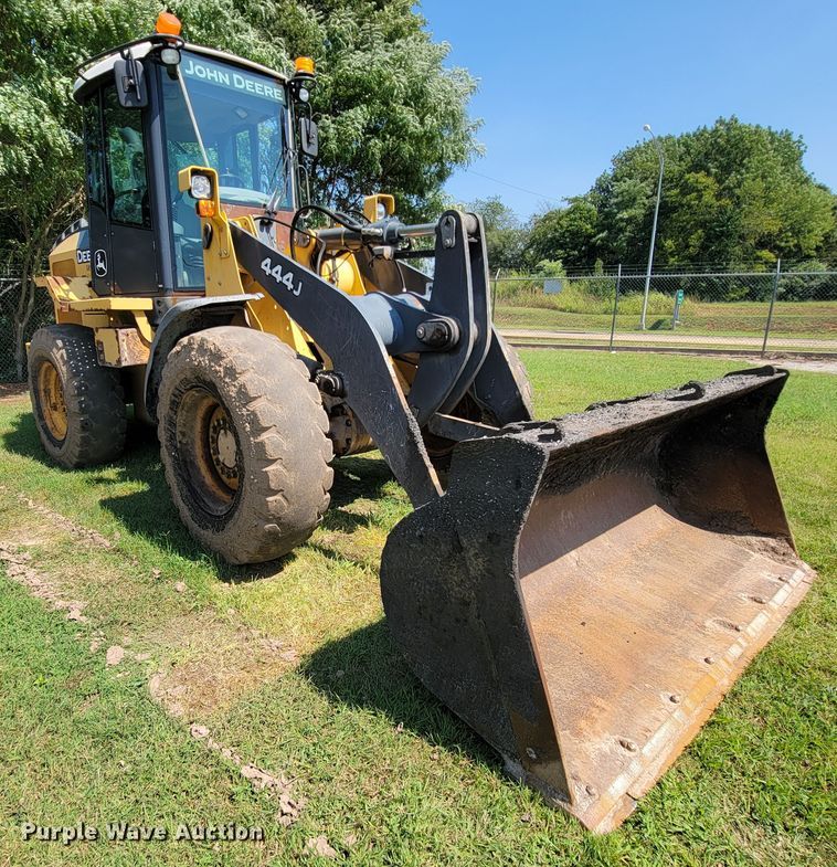 image for item KD9522 2004 John Deere 444J  wheel loader