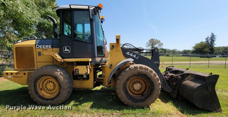 image for item KD9522 2004 John Deere 444J  wheel loader
