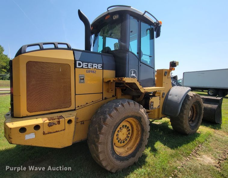 image for item KD9522 2004 John Deere 444J  wheel loader
