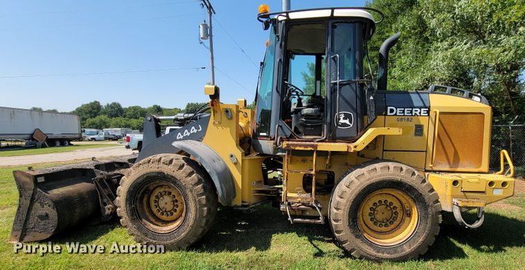 image for item KD9522 2004 John Deere 444J  wheel loader