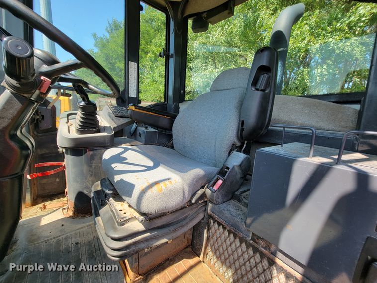 image for item KD9522 2004 John Deere 444J  wheel loader