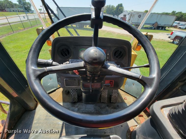 image for item KD9522 2004 John Deere 444J  wheel loader