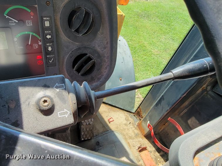 image for item KD9522 2004 John Deere 444J  wheel loader