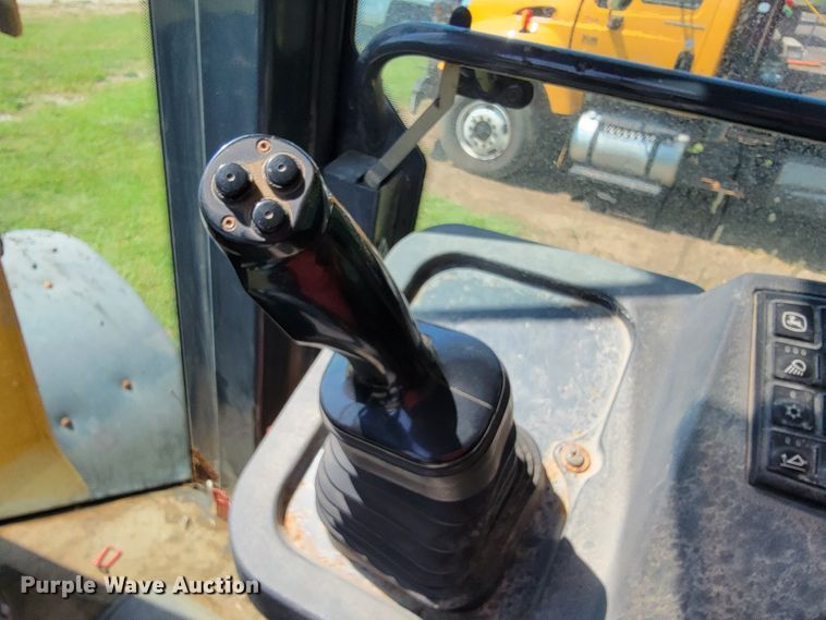 image for item KD9522 2004 John Deere 444J  wheel loader