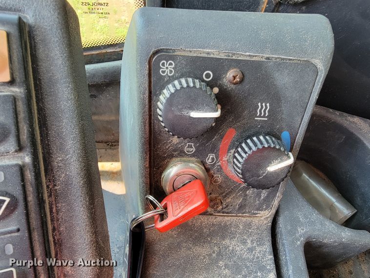 image for item KD9522 2004 John Deere 444J  wheel loader