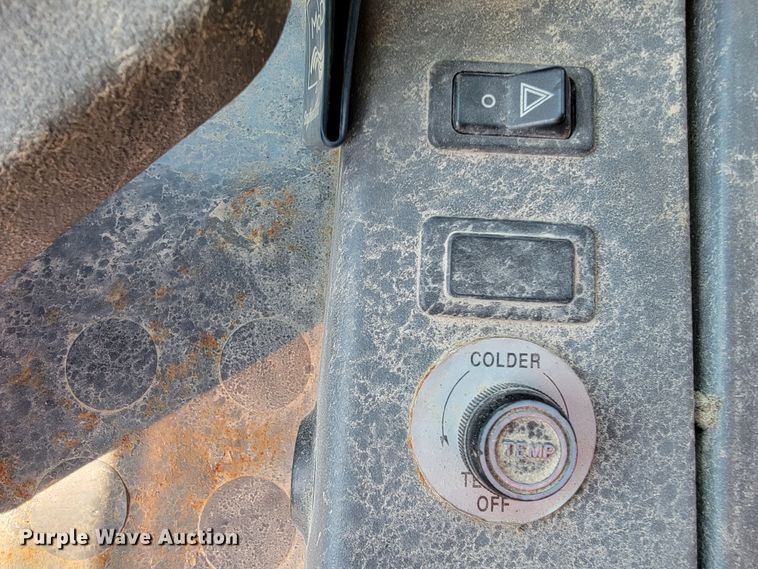 image for item KD9522 2004 John Deere 444J  wheel loader