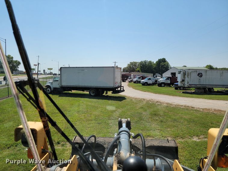 image for item KD9522 2004 John Deere 444J  wheel loader