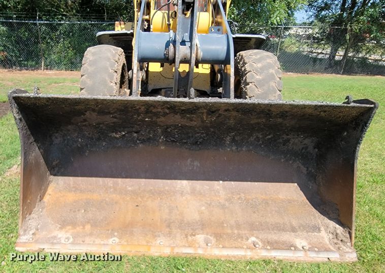 image for item KD9522 2004 John Deere 444J  wheel loader