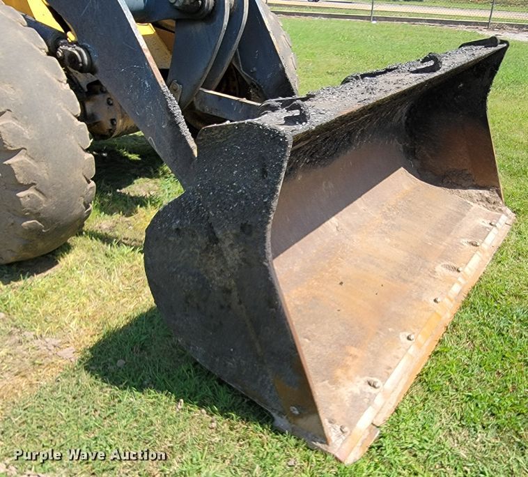 image for item KD9522 2004 John Deere 444J  wheel loader