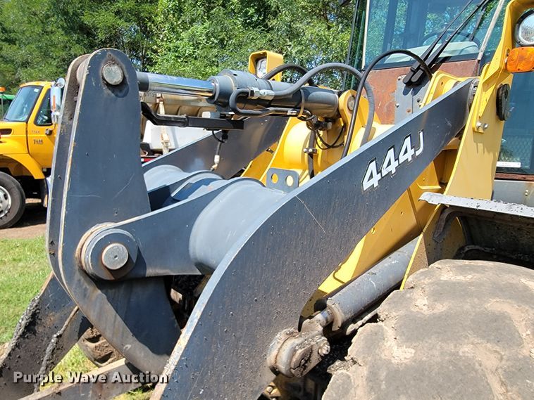 image for item KD9522 2004 John Deere 444J  wheel loader