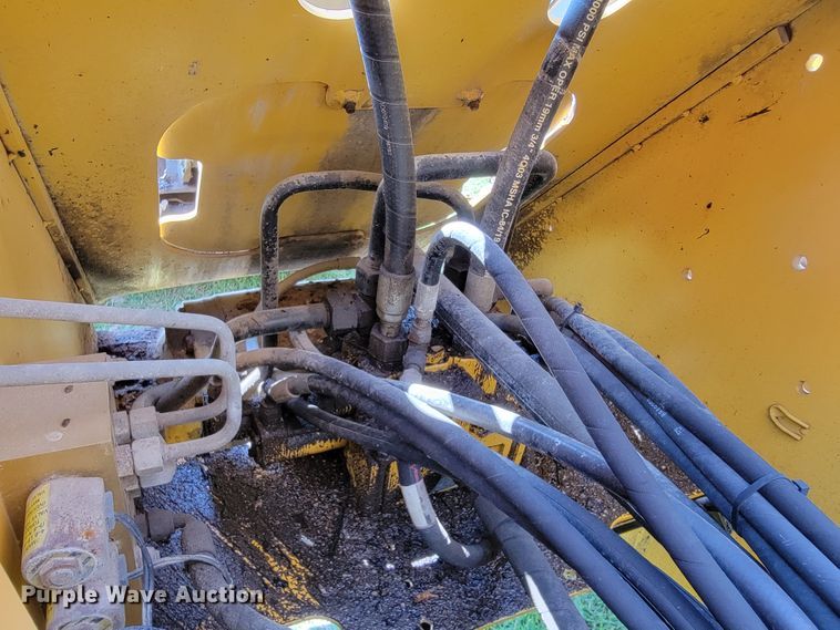 image for item KD9522 2004 John Deere 444J  wheel loader