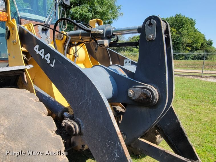 image for item KD9522 2004 John Deere 444J  wheel loader