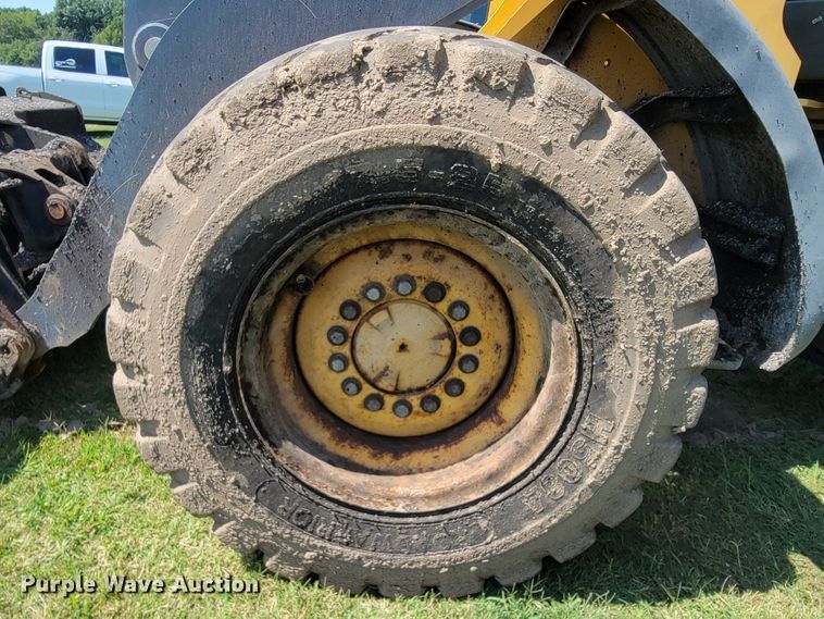 image for item KD9522 2004 John Deere 444J  wheel loader