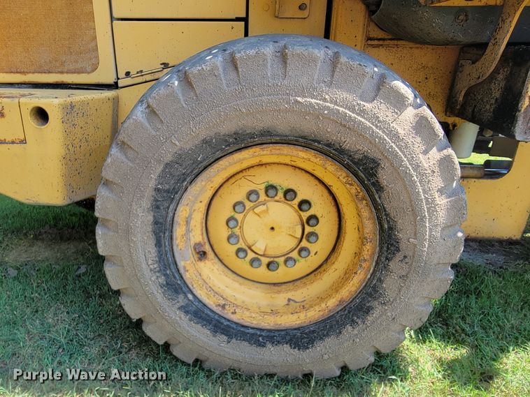 image for item KD9522 2004 John Deere 444J  wheel loader