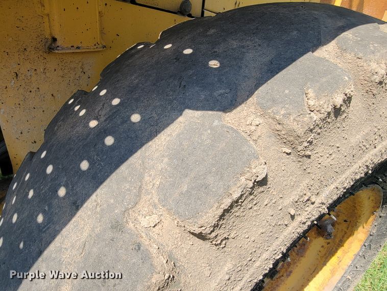 image for item KD9522 2004 John Deere 444J  wheel loader