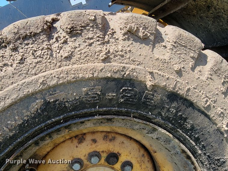 image for item KD9522 2004 John Deere 444J  wheel loader