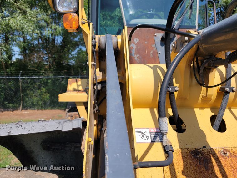 image for item KD9522 2004 John Deere 444J  wheel loader