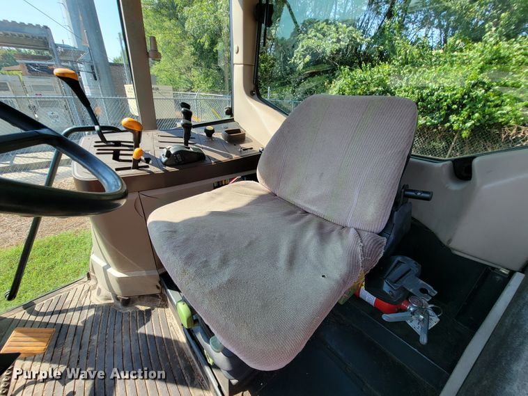 image for item KD9523 2005 John Deere 6415  tractor