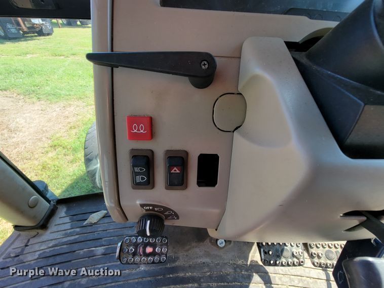 image for item KD9523 2005 John Deere 6415  tractor