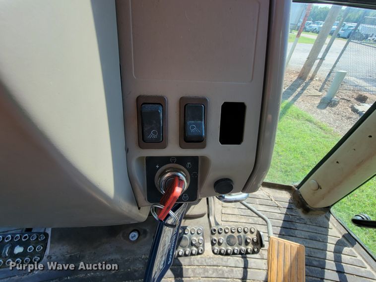 image for item KD9523 2005 John Deere 6415  tractor