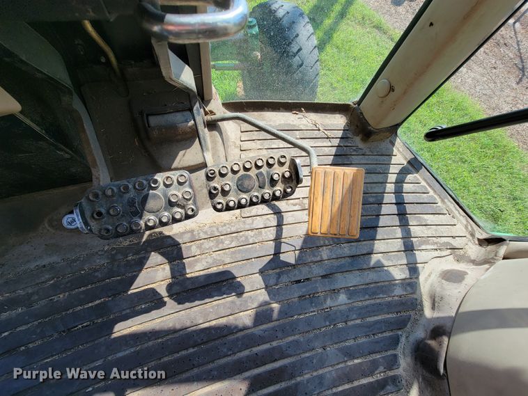 image for item KD9523 2005 John Deere 6415  tractor