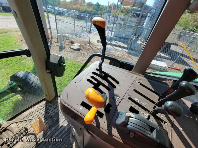 image for item KD9523 2005 John Deere 6415  tractor