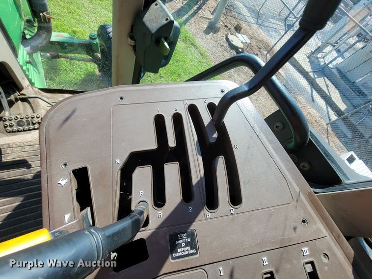 image for item KD9523 2005 John Deere 6415  tractor