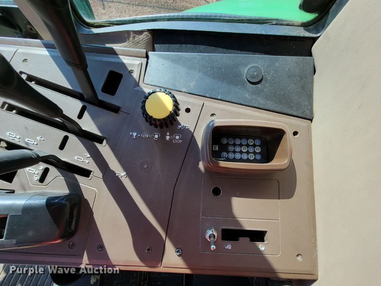 image for item KD9523 2005 John Deere 6415  tractor