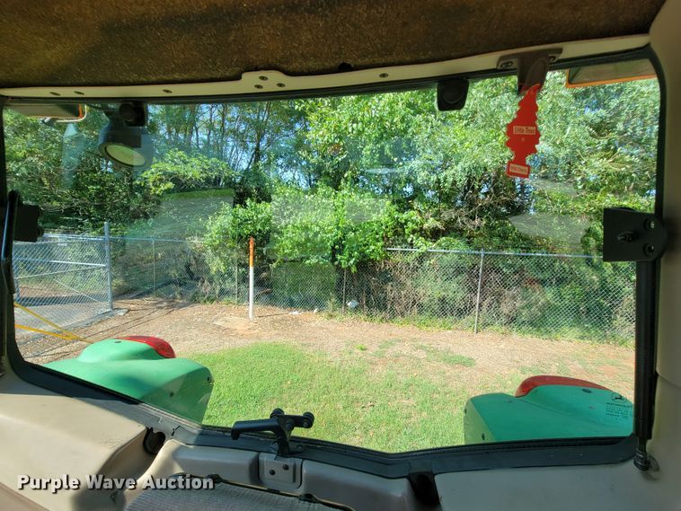 image for item KD9523 2005 John Deere 6415  tractor