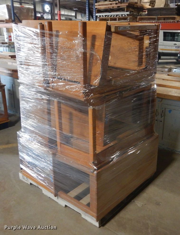 (11) desks in Des Moines, IA Item KO9581 sold Purple Wave