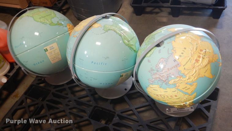 image for item KO9604 (3) globes