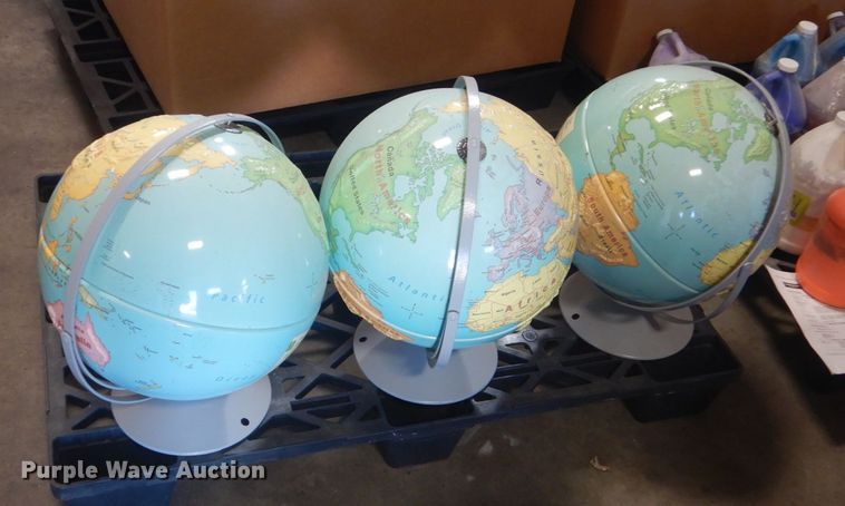 image for item KO9604 (3) globes
