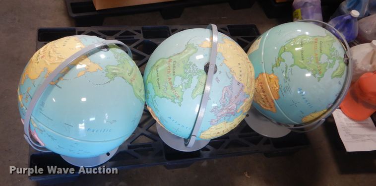 image for item KO9604 (3) globes