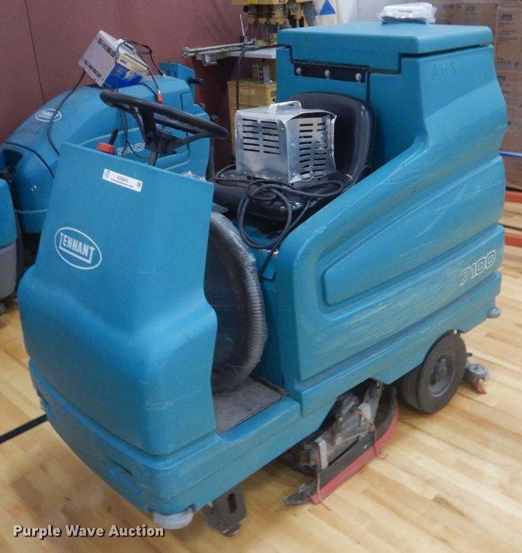 image for item KO9630 Tennant M7100  floor scrubber