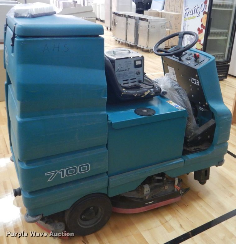 image for item KO9630 Tennant M7100  floor scrubber