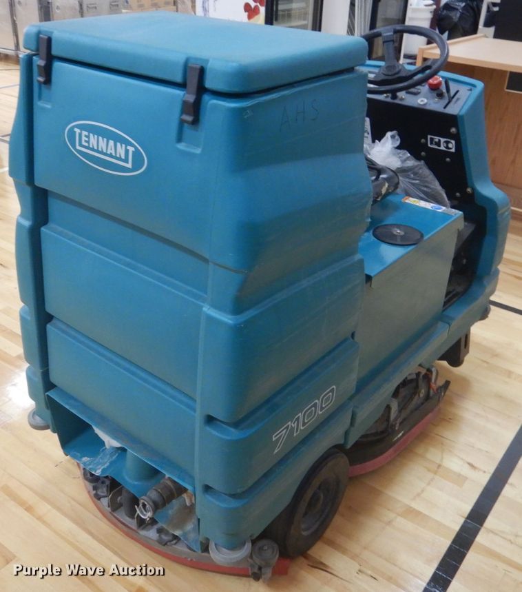 image for item KO9630 Tennant M7100  floor scrubber
