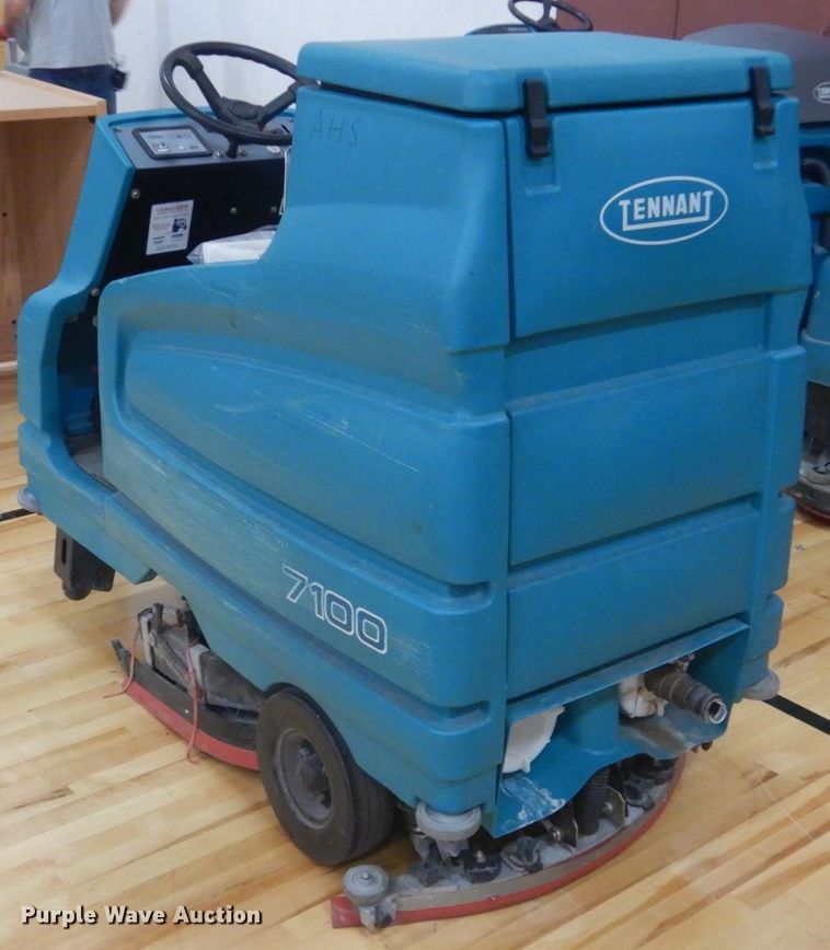 image for item KO9630 Tennant M7100  floor scrubber