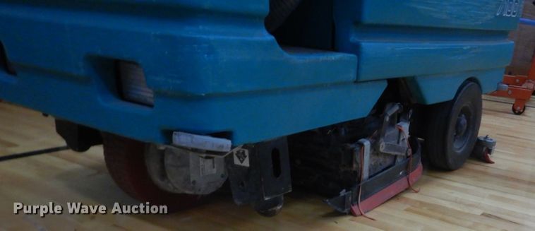 image for item KO9630 Tennant M7100  floor scrubber