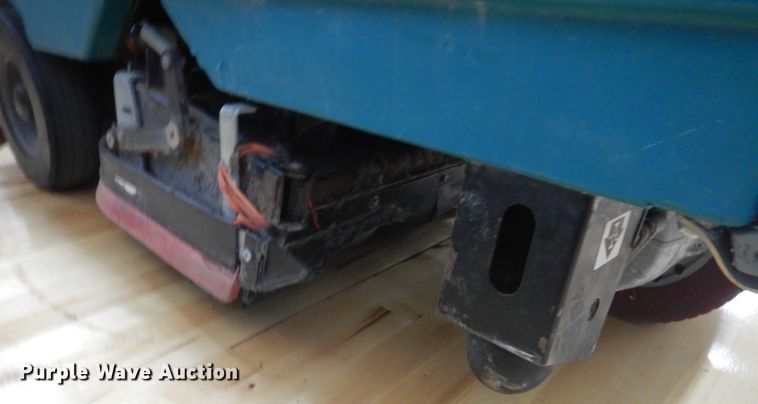 image for item KO9630 Tennant M7100  floor scrubber