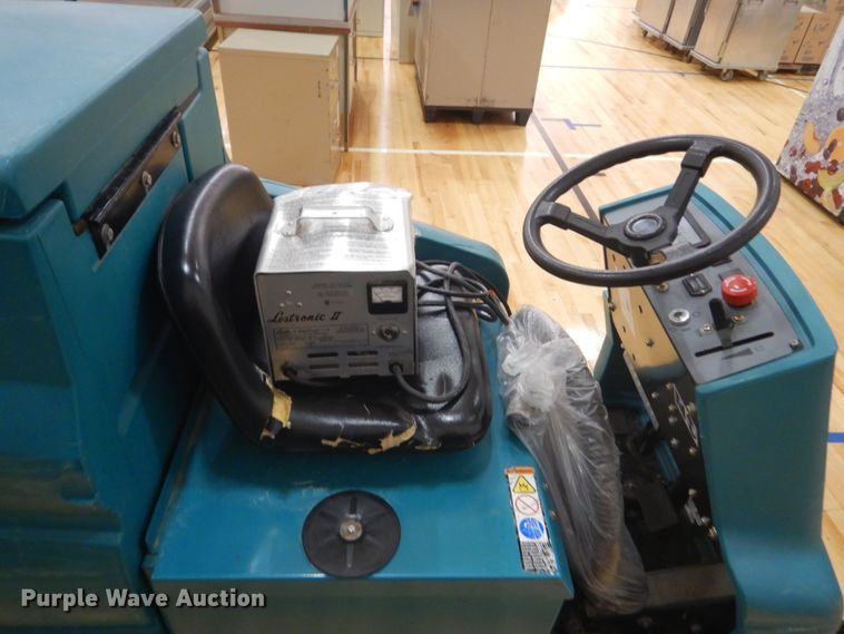 image for item KO9630 Tennant M7100  floor scrubber