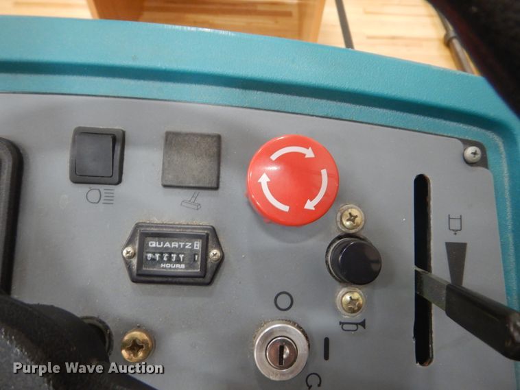 image for item KO9630 Tennant M7100  floor scrubber