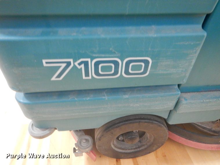 image for item KO9630 Tennant M7100  floor scrubber