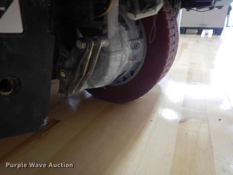 image for item KO9630 Tennant M7100  floor scrubber