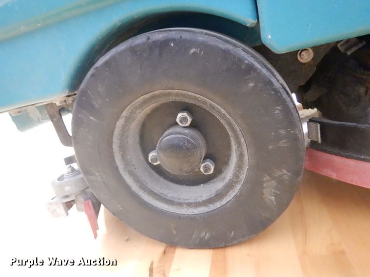 image for item KO9630 Tennant M7100  floor scrubber