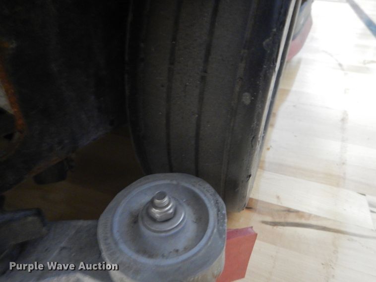 image for item KO9630 Tennant M7100  floor scrubber