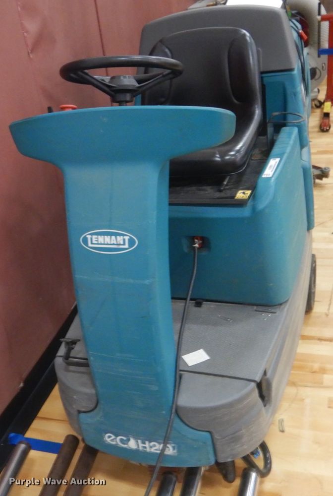 image for item KO9631 Tennant T7  floor scrubber